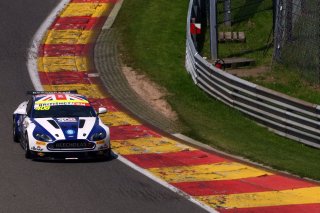 Paul Hollywood / Jamie Chadwick Beechdean AMR Aston Martin Vantage GT4  | Jakob Ebrey Photography