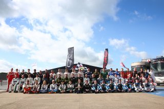 Drivers group photo | Jakob Ebrey Photography