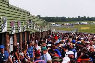Pitwalk and autograph session | Jakob Ebrey Photography
