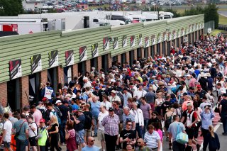 Pitwalk and autograph session | Jakob Ebrey Photography