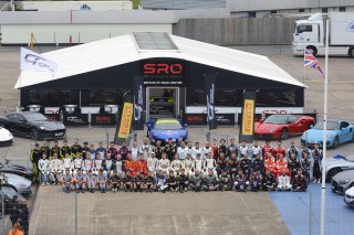 Drivers group photo | Jakob Ebrey Photography