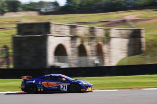 Maria Flewitt / Stewart Proctor Balfe Motorsport McLaren 570S GT4  | JEP