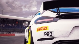 R4 Silverstone 37 Jack McIntyre Porsche 718 Cayman GT4 Zansho Rocket Simsport | Xynamic Automotive Photography