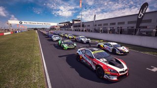 R5 Donington Grid | Xynamic Automotive Photography