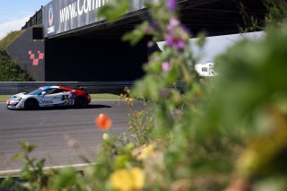 Marcus Hoggarth / Euan McKay  - In2Racing - McLaren 570S GT4 | Jakob Ebrey 