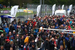 Fans at the pitwalk  | Jakob Ebrey 