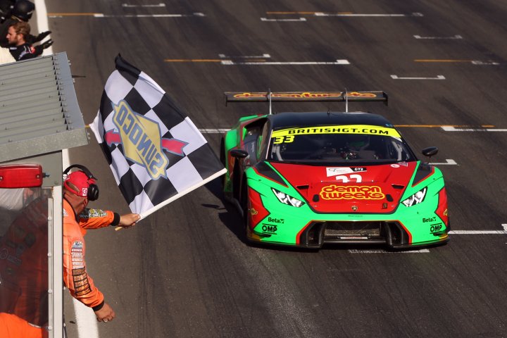 Minshaw and Keen double up as Bartholomew and Gunn seal GT4 spoils at Snetterton