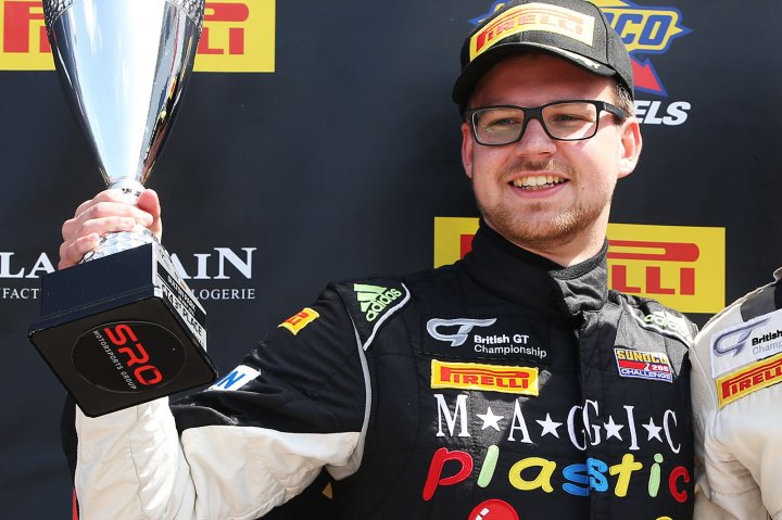 Phillips switches to Macmillan Aston Martin GT4 for 2017