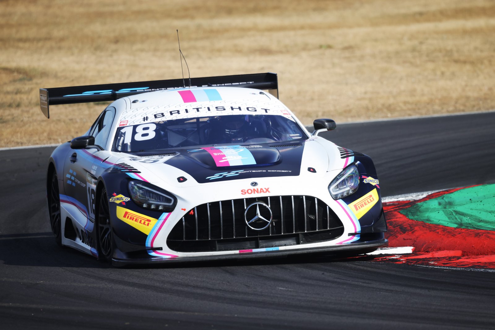Green goes top as 2 Seas fights back in second practice