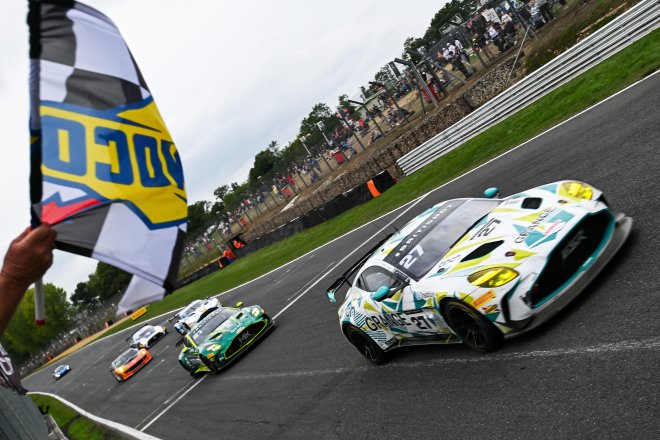GT4 #BattleOfBrands: Optimum wins; Lavery/Turner take the title in last lap thriller