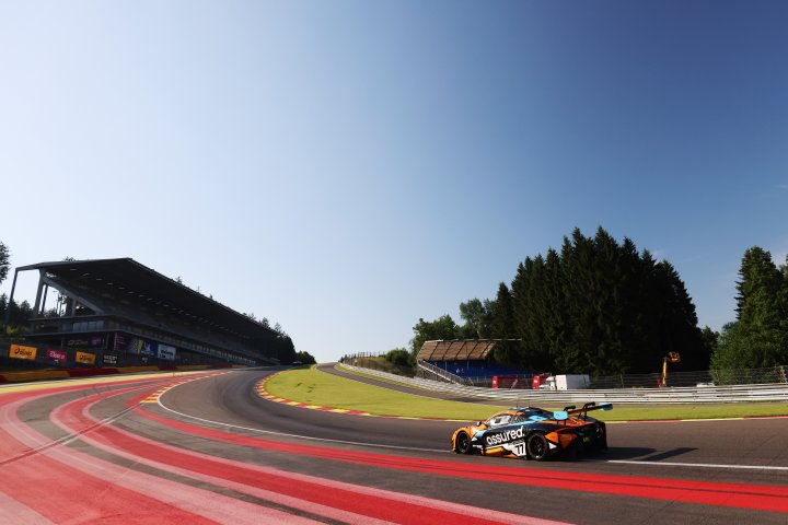 Barnicoat and Optimum set the early pace at Spa-Francorchamps