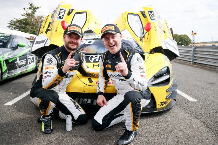 Snetterton Race 1: Optimum&rsquo;s Warren/Brown resist Barwell for maiden GT3 wins