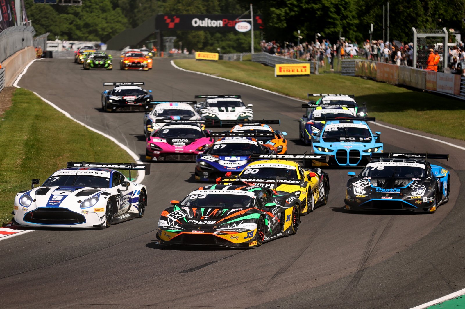 Oulton Park Race 1: Barwell edges Beechdean as Templeton and Collins score maiden GT4 wins