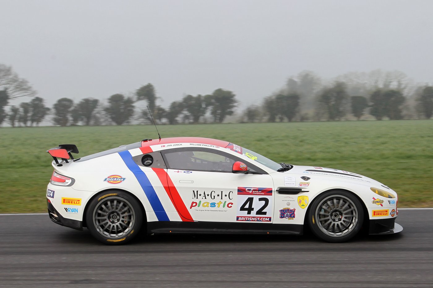 Aston Martin Vantage GT4