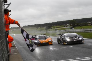 #96 Ollie Wilkinson / Lewis Proctor - Optimum Motorsport McLaren 720S GT3 and #78 Rob Collard / Sandy Mitchell - Barwell Motorsport Lamborghini Huracan GT3
 | Jakob Ebrey