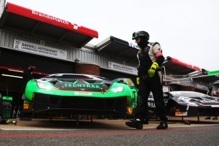 #72 Adam Balon / Phil Keen - Barwell Motorsport Lamborghini Huracan GT3 Evo
 | www.jakobebrey.com