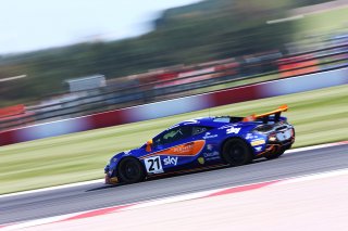 #21 Mia Flewitt / Euan Hankey - Balfe Motorsport McLaren 570S GT4
 | www.jakobebrey.com