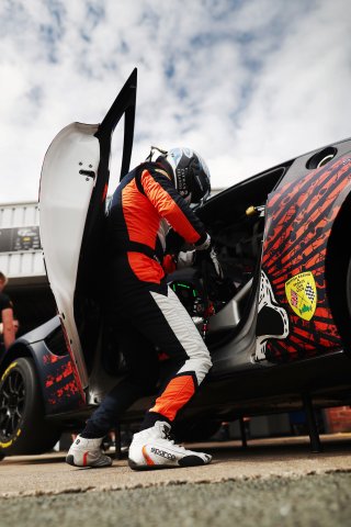 Matt Topham / Darren Turner - Newbridge Motorsport Aston Martin Vantage AMR GT4
 | JEP