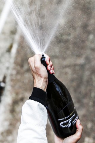 Champagne
 | Jakob Ebrey