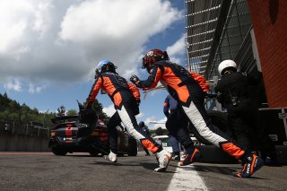 Matt Topham / Darren Turner - Newbridge Motorsport Aston Martin Vantage AMR GT4
 | Jakob Ebrey