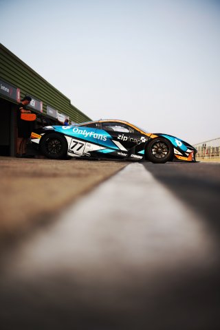 Morgan Tillbrook / Marcus Clutton - Enduro Motorsport McLaren 720S GT3
 | British GT/JEP