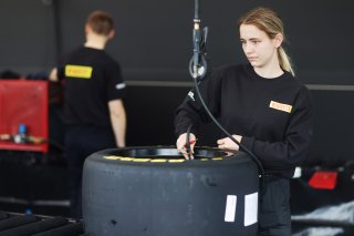 Pirelli
 | British GT/JEP