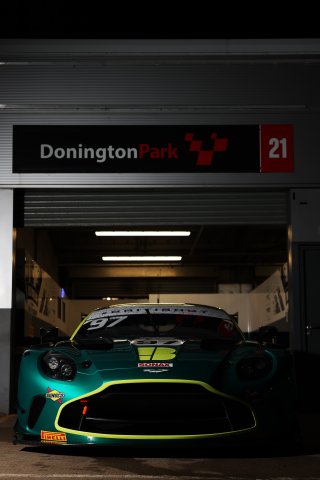 #97 Andrew Howard / Jessica Hawkins - Beechdean Motorsport Ltd Aston Martin Vantage AMR GT3 Evo 
 | British GT/JEP