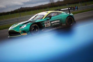 #97 Andrew Howard / Jessica Hawkins - Beechdean Motorsport Ltd Aston Martin Vantage AMR GT3 Evo
 | British GT/JEP
