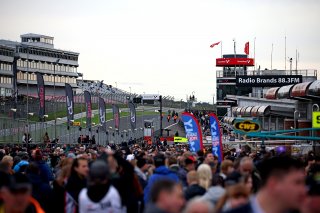 Pit walk and autograph session | SRO/JEP