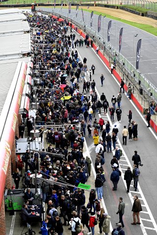 Pit walk and autograph session | SRO/JEP