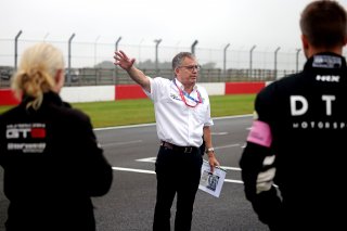 Starting drivers meeting
 | SRO/JEP