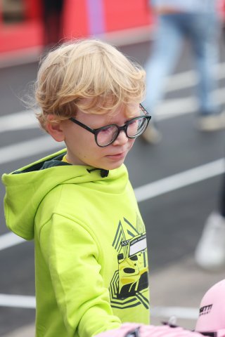 Fans at Pitwalk | SRO / JEP