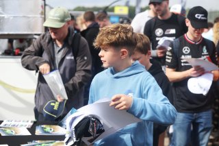 Fans at Pitwalk | SRO / JEP