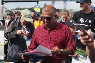 Fans at Pitwalk | SRO / JEP