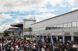 Fans at the Pitwalk
 | SRO / JEP