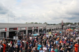 Fans at the Pitwalk
 | SRO / JEP