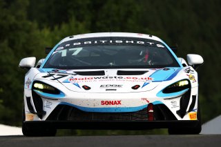 #17 - Harry George / Luca Hopkinson - Optimum Motorsport McLaren Artura GT4
 | SRO / JEP