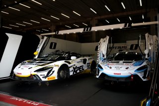 #90 - Marc Warren / Jack Brown - Optimum Motorsport McLaren Artura GT4 and #17 - Harry George / Luca Hopkinson - Optimum Motorsport McLaren Artura GT4
 | SRO / JEP