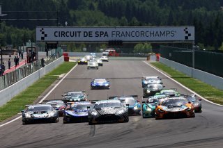 Start of the Race - #7 - Giacomo Petrobelli / Jonathan Adam - Blackthorn Aston Martin Vantage AMR GT3 Evo leads
 | SRO / JEP