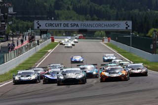 Start of the Race - #7 - Giacomo Petrobelli / Jonathan Adam - Blackthorn Aston Martin Vantage AMR GT3 Evo leads
 | SRO / JEP