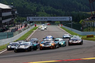 Start of the Race - #7 - Giacomo Petrobelli / Jonathan Adam - Blackthorn Aston Martin Vantage AMR GT3 Evo leads
 | SRO / JEP