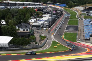 Start of the Race - #7 - Giacomo Petrobelli / Jonathan Adam - Blackthorn Aston Martin Vantage AMR GT3 Evo leads
 | SRO / JEP