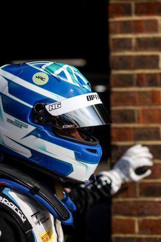 #17 - Harry George - Optimum Motorsport McLaren Artura GT4
 | SRO / JEP