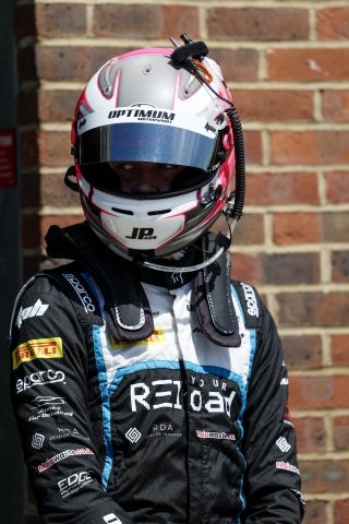 #17 - Luca Hopkinson - Optimum Motorsport McLaren Artura GT4
 | SRO / JEP