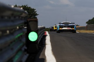 #17 - Harry George / Luca Hopkinson - Optimum Motorsport McLaren Artura GT4
 | SRO / JEP