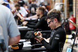 #17 - Harry George / Luca Hopkinson - Optimum Motorsport McLaren Artura GT4
 | SRO / JEP