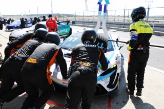 #17 - Harry George / Luca Hopkinson - Optimum Motorsport McLaren Artura GT4
 | SRO / JEP