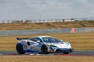 #17 - Harry George / Luca Hopkinson - Optimum Motorsport McLaren Artura GT4
 | SRO / JEP
