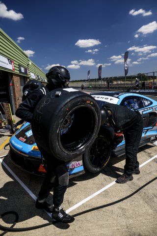 #66 - Nick Jones / Sven Muller - Team Parker Racing Porsche 911 GT3 R (992)
 | SRO / JEP