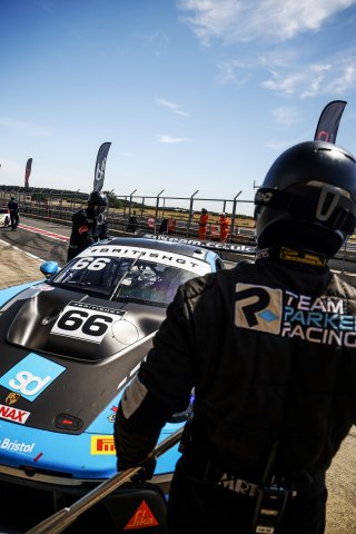 #66 - Nick Jones / Sven Muller - Team Parker Racing Porsche 911 GT3 R (992)
 | SRO / JEP